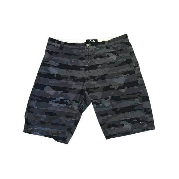 Oakley Men’s Camo Golf Lightweight Sweat Wicking Shorts Size 40 - Picture 1 of 4